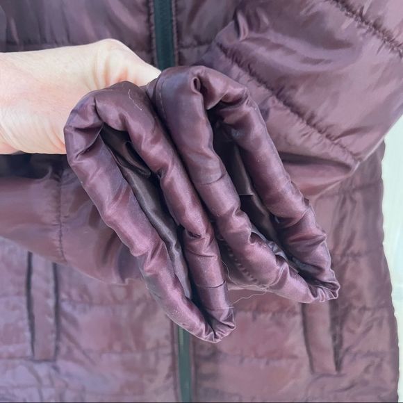 Reebok women’s burgandy quilted jacket 2 pockets size small - Picture 5 of 12